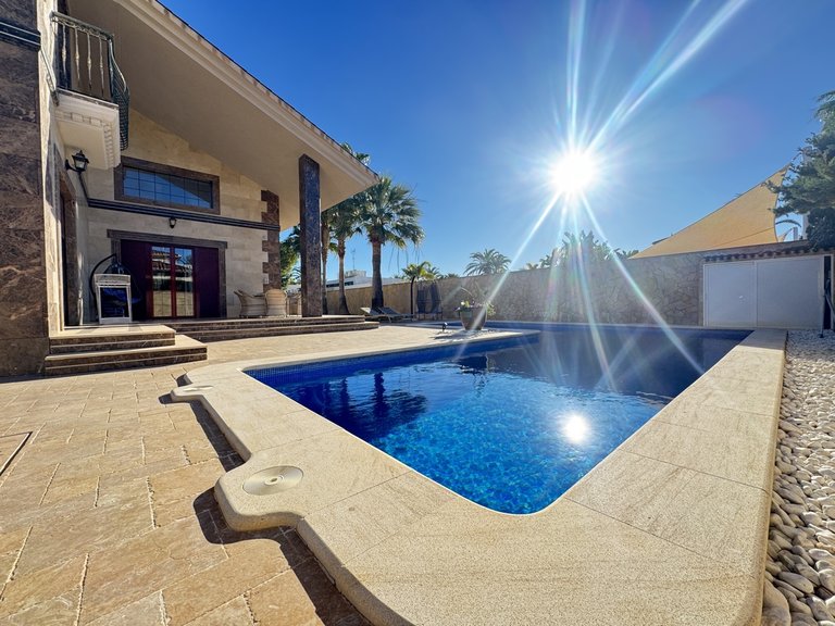 Villa for Sale in Cabo Roig, Alicante 3