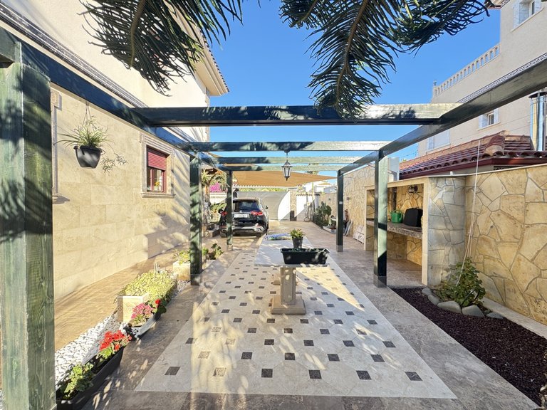 Villa for Sale in Cabo Roig, Alicante 5