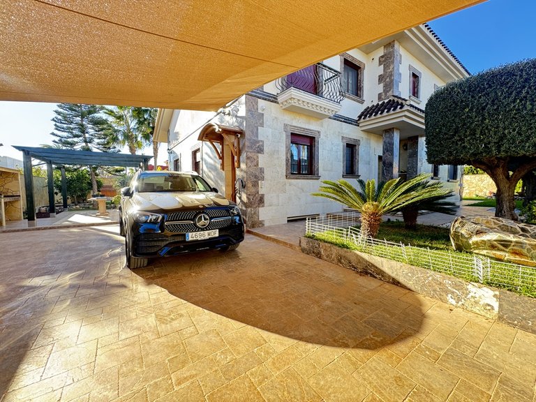 Villa for Sale in Cabo Roig, Alicante 6