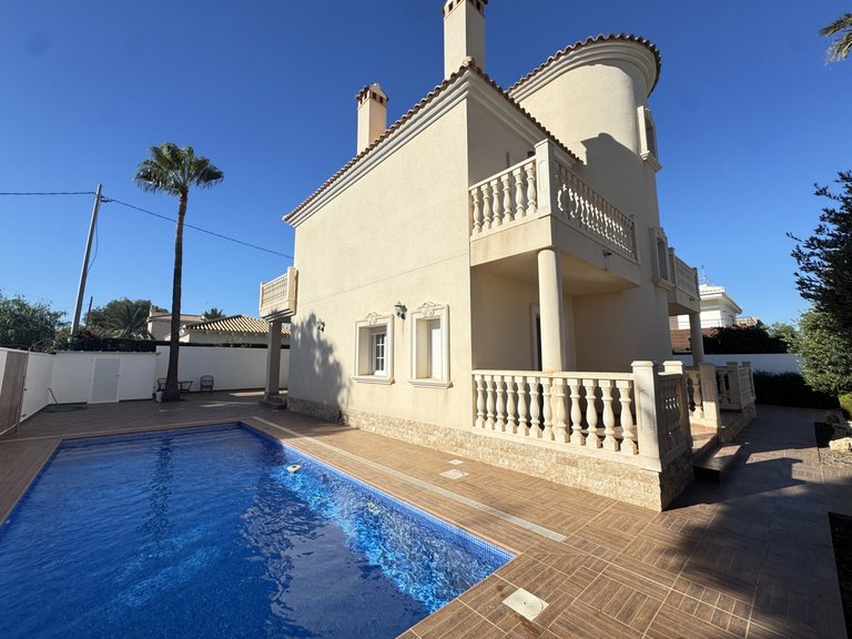 Villa for Sale in Cabo Roig, Alicante 1