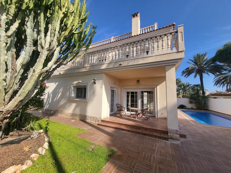 Villa for Sale in Cabo Roig, Alicante 2