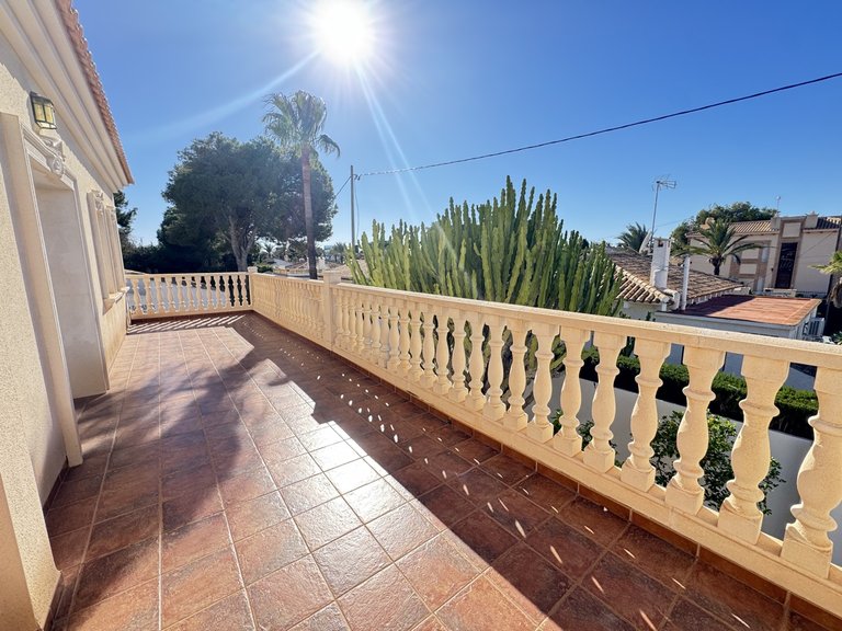 Villa for Sale in Cabo Roig, Alicante 17