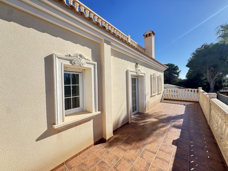 Villa for Sale in Cabo Roig, Alicante 18