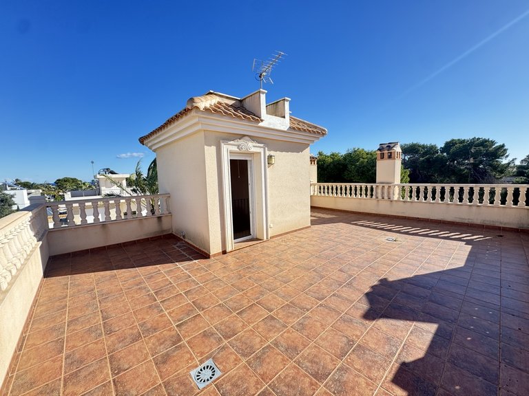 Villa for Sale in Cabo Roig, Alicante 22