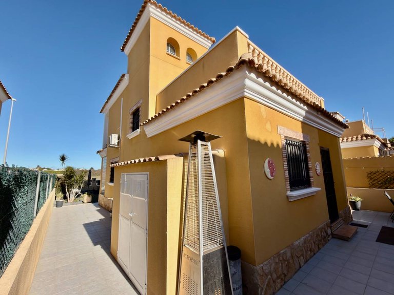 Villa for Sale in Guardamar Del Segura, Alicante 27