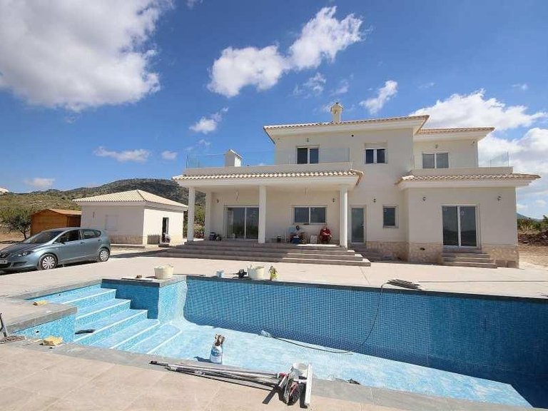 Villa for Sale in Pinoso, Alicante 1