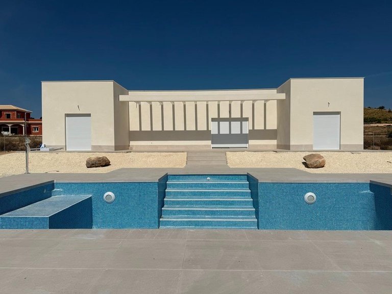 Villa for Sale in Pinoso, Alicante 2