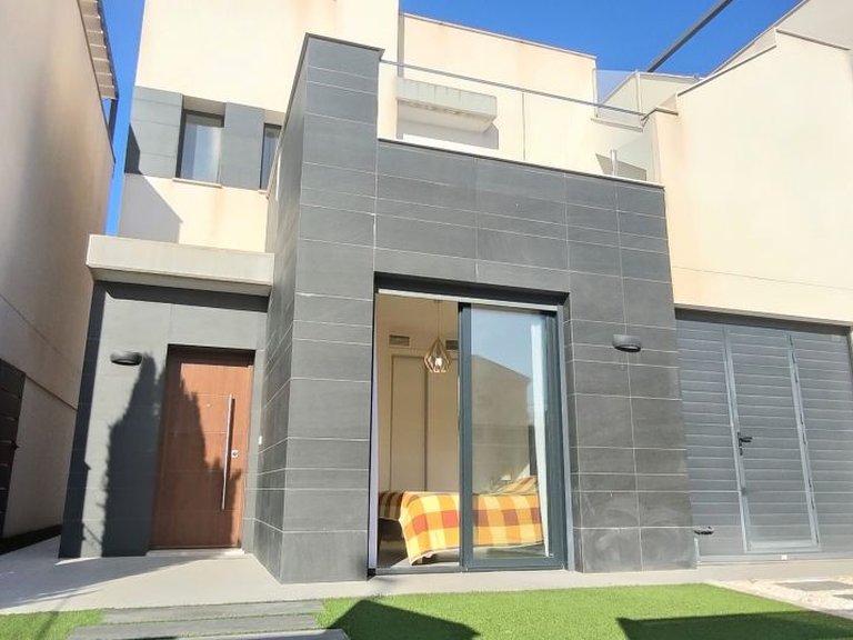 Villa for Sale in Los Alcazares, Murcia 2