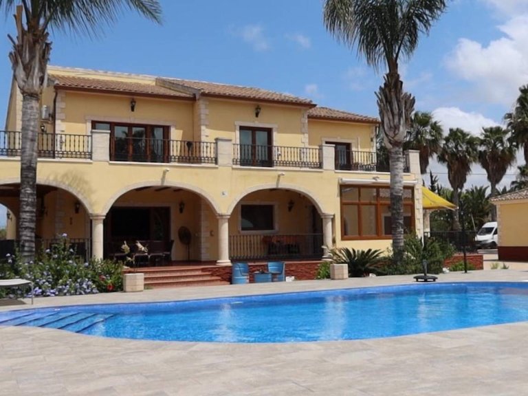 Villa for Sale in Orihuela, Alicante 1