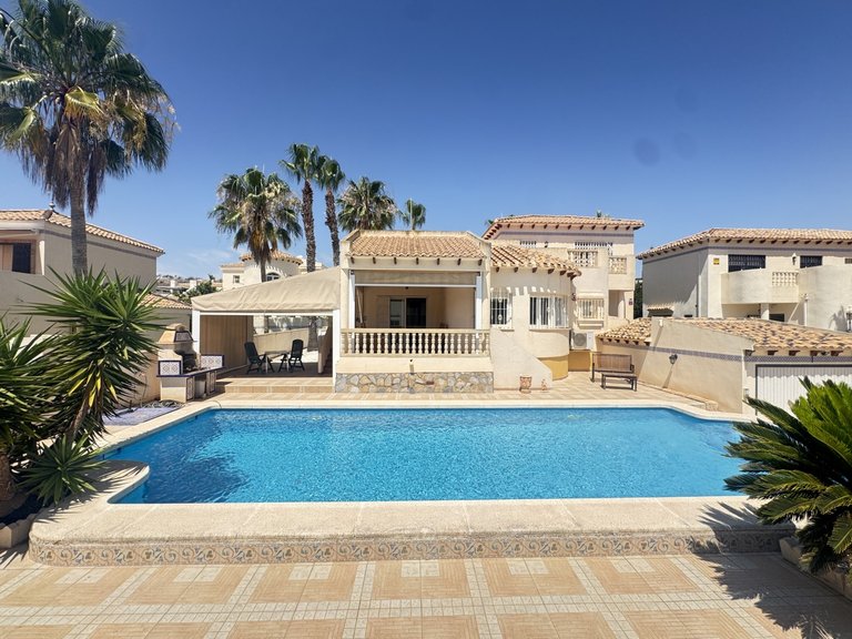 Villa for Sale in Las Ramblas, Alicante 1