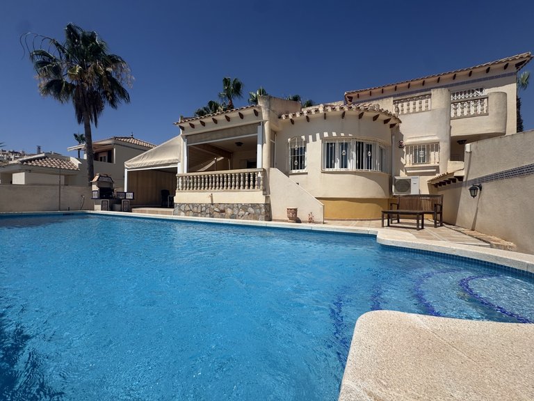Villa for Sale in Las Ramblas, Alicante 2
