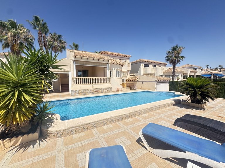 Villa for Sale in Las Ramblas, Alicante 25