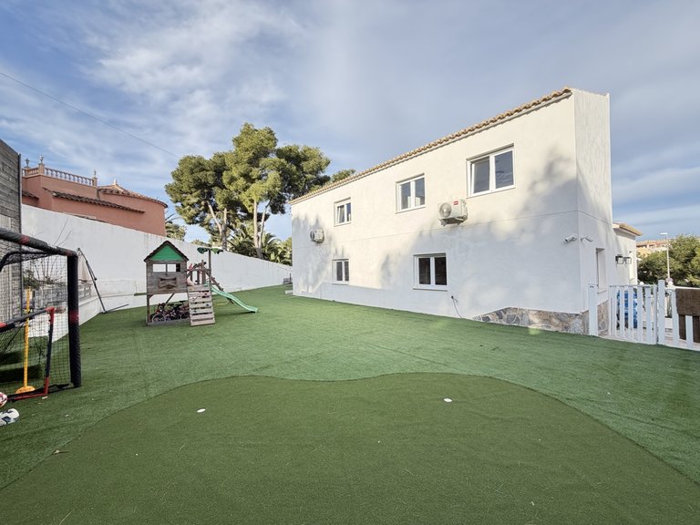 Villa for Sale in Villamartin, Alicante 2