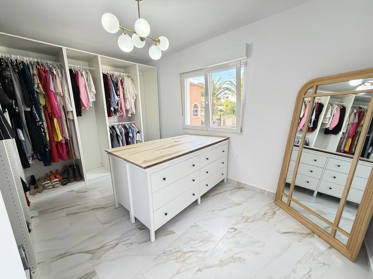 Villa for Sale in Villamartin, Alicante 27