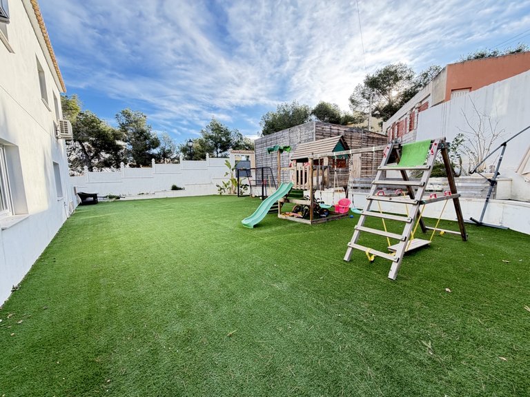 Villa for Sale in Villamartin, Alicante 29