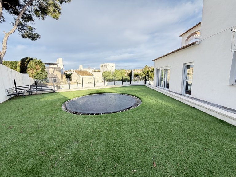 Villa for Sale in Villamartin, Alicante 30
