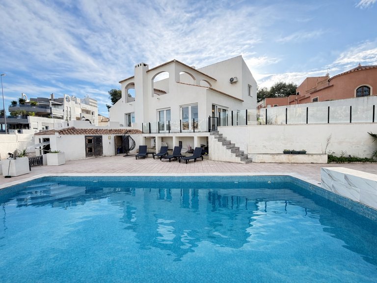 Villa for Sale in Villamartin, Alicante 31