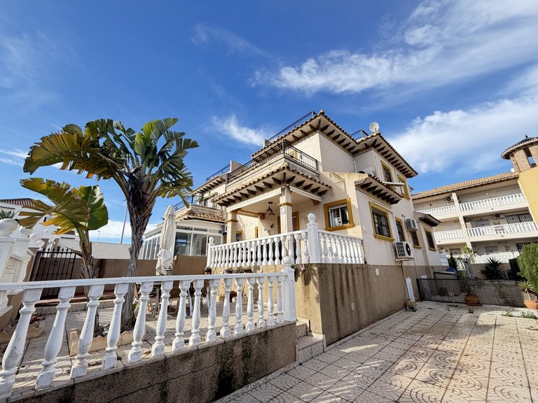 Town House for Sale in Villamartin, Alicante 2