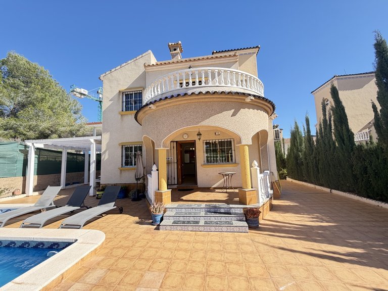 Villa for Sale in Villamartin, Alicante 2