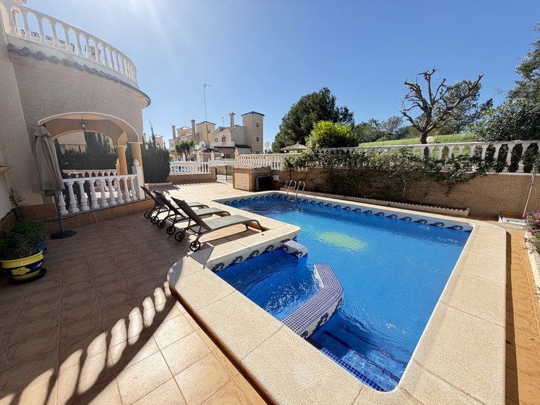 Villa for Sale in Villamartin, Alicante 6