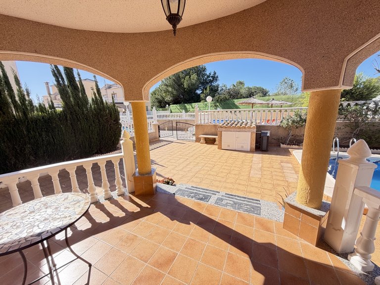 Villa for Sale in Villamartin, Alicante 32