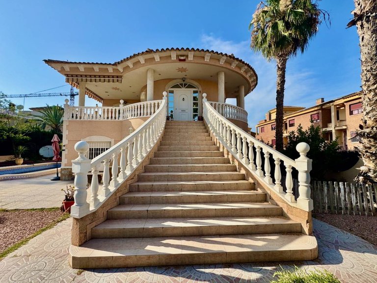 Villa for Sale in Benferri, Alicante 2