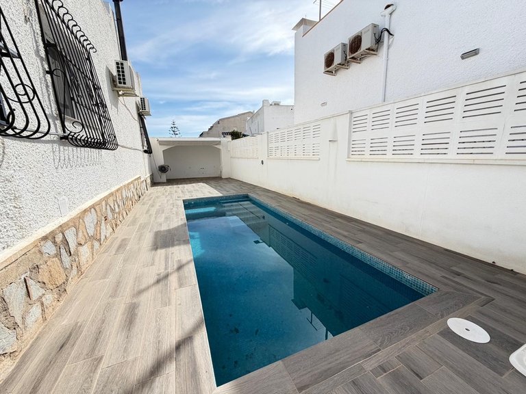 Villa for Sale in Villamartin, Alicante 30
