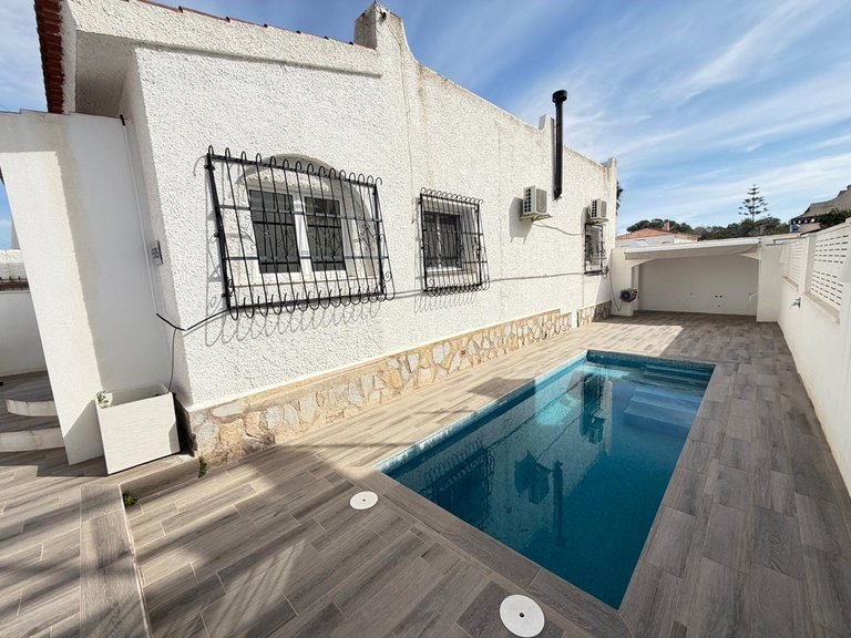 Villa for Sale in Villamartin, Alicante 31