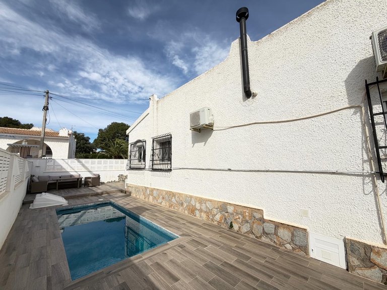 Villa for Sale in Villamartin, Alicante 32