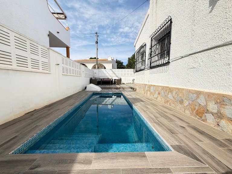 Villa for Sale in Villamartin, Alicante 33
