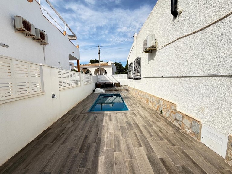 Villa for Sale in Villamartin, Alicante 34