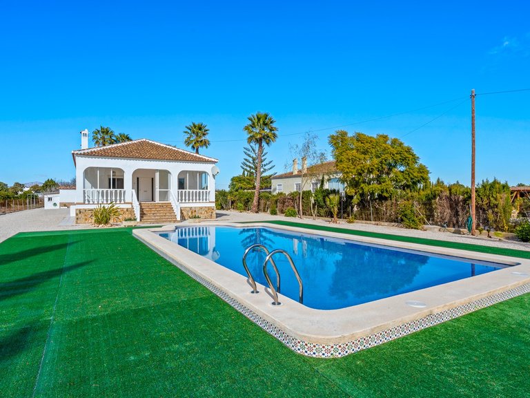 Country House for Sale in Dolores, Alicante 2