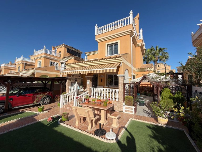 Villa for Sale in Algorfa, Alicante 1