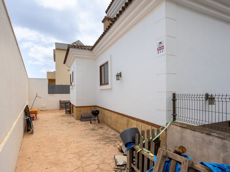 Villa for Sale in Los Montesinos, Alicante 46