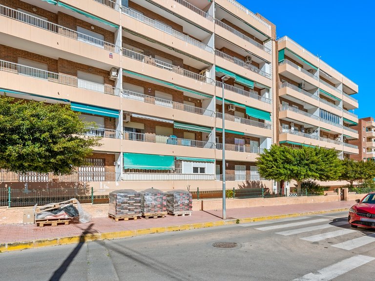 Apartment for Sale in Punta Prima, Alicante 24