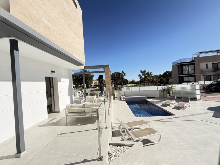 Villa for Sale in Villamartin, Alicante 3