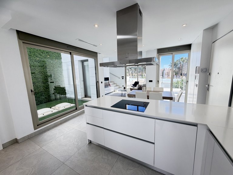 Villa for Sale in Villamartin, Alicante 10