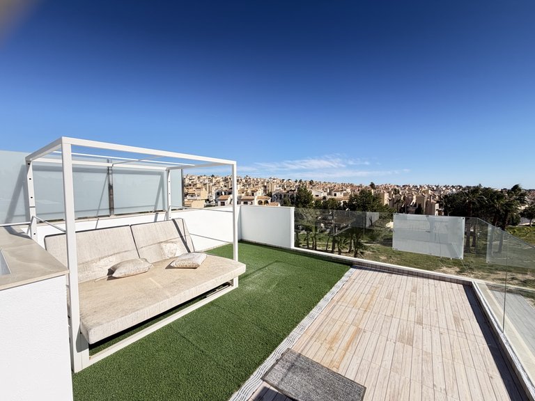 Villa for Sale in Villamartin, Alicante 27