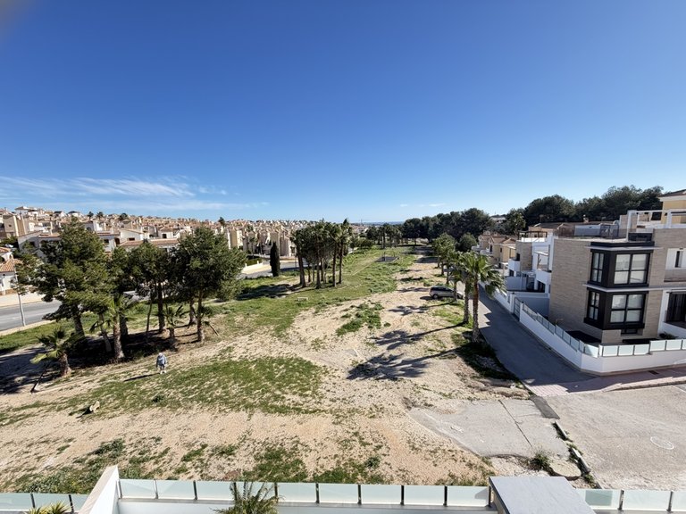 Villa for Sale in Villamartin, Alicante 31