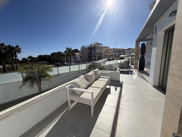 Villa for Sale in Villamartin, Alicante 41