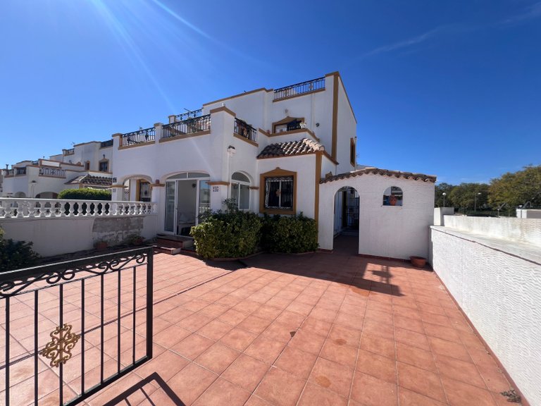 Villa for Sale in Entre Naranjo - Vistabella Golf, Alicante 1