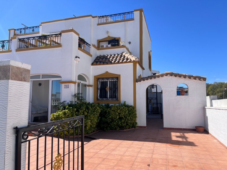 Villa for Sale in Entre Naranjo - Vistabella Golf, Alicante 2