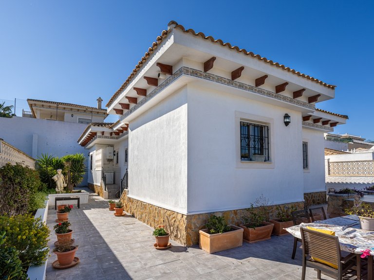 Villa for Sale in Bigastro, Alicante 36