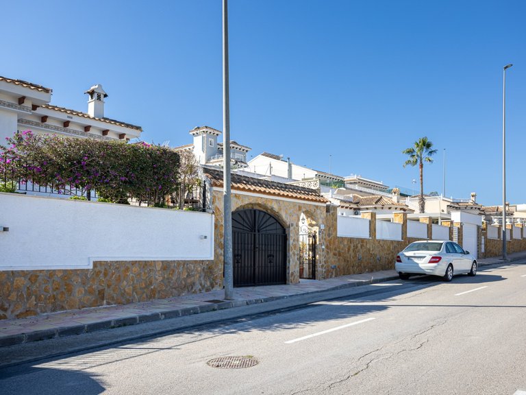 Villa for Sale in Bigastro, Alicante 47