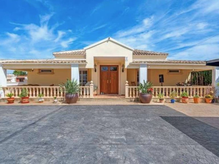 Villa for Sale in Las Heredades, Alicante 2