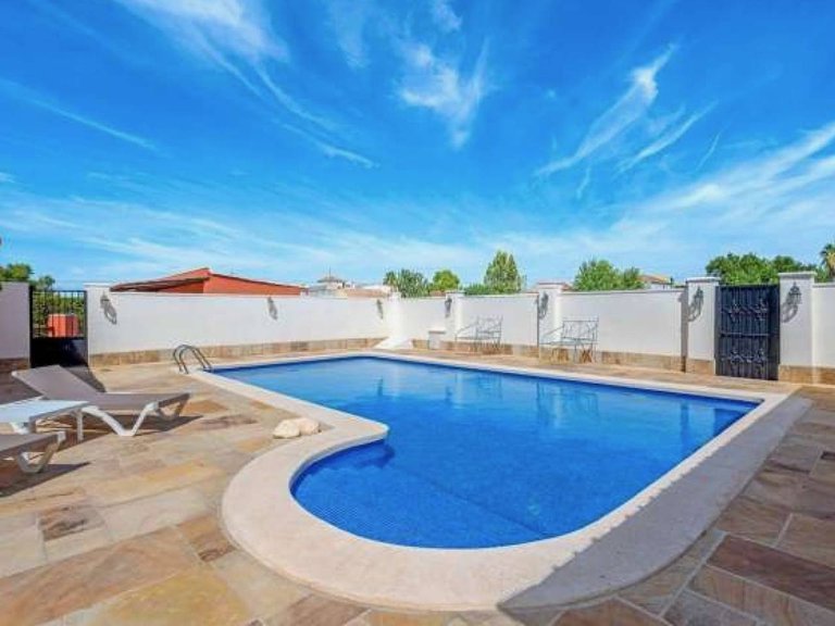 Villa for Sale in Las Heredades, Alicante 32