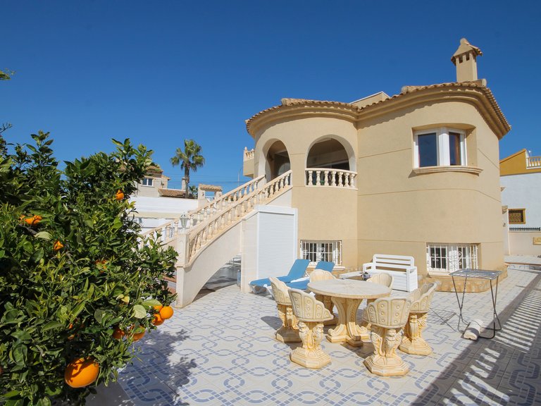 Villa for Sale in Villamartin, Alicante 3