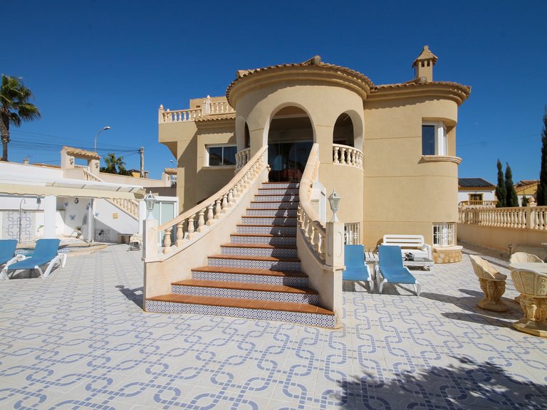Villa for Sale in Villamartin, Alicante 4