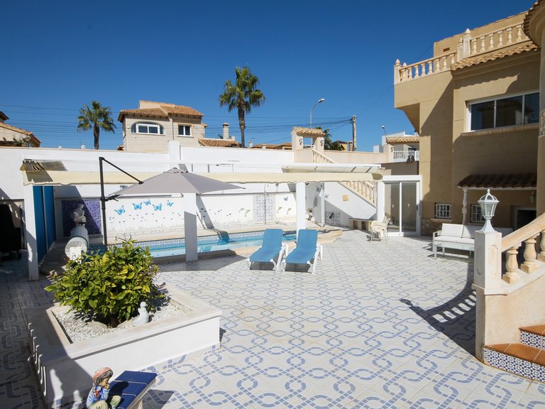 Villa for Sale in Villamartin, Alicante 37