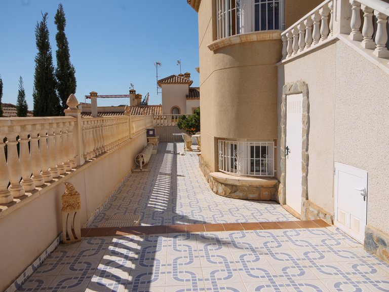 Villa for Sale in Villamartin, Alicante 41